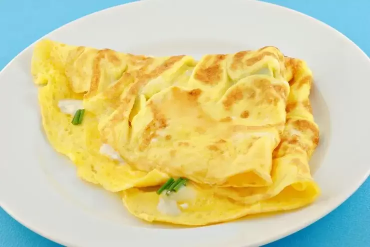 omelet with carbohydrate-free diet cheese